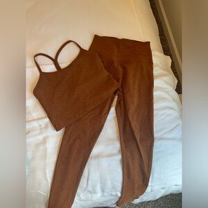BEYOND YOGA SET SIZE MEDIUM IN BOTH